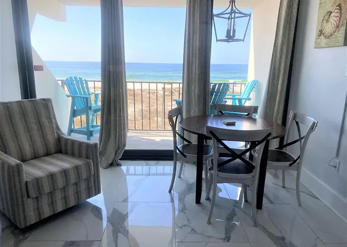 Island Winds East: Beachfront Near Hangout Holiday home