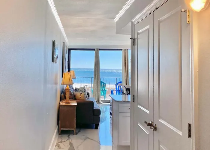 Holiday home Island Winds East: Beachfront Near Hangout *