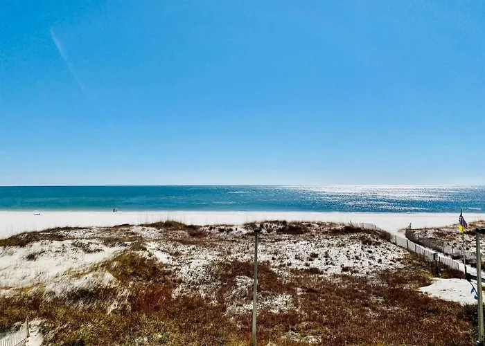 Island Winds East: Beachfront Near Hangout Holiday home *