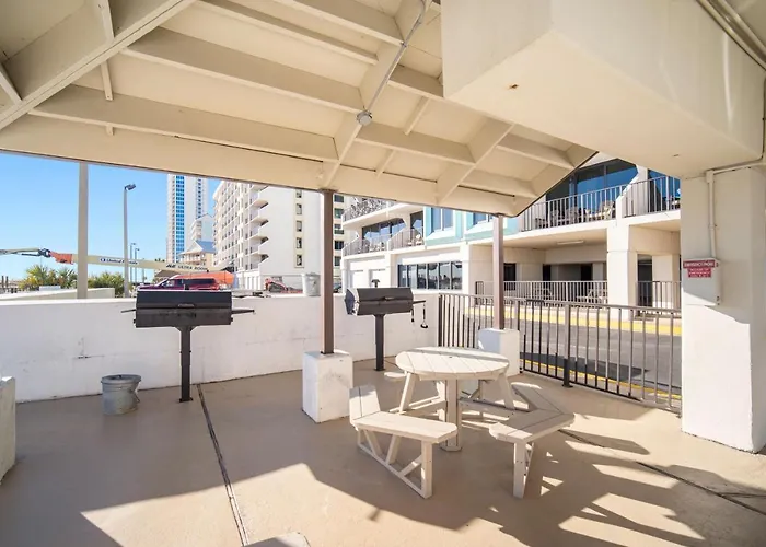 Island Winds East: Beachfront Near Hangout *